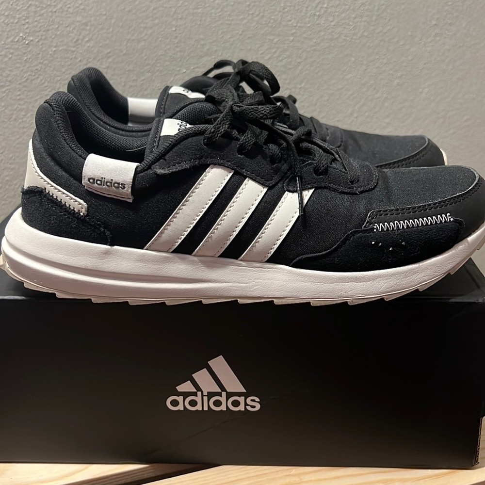 EUC Adidas Retrorun in black, women’s size 9